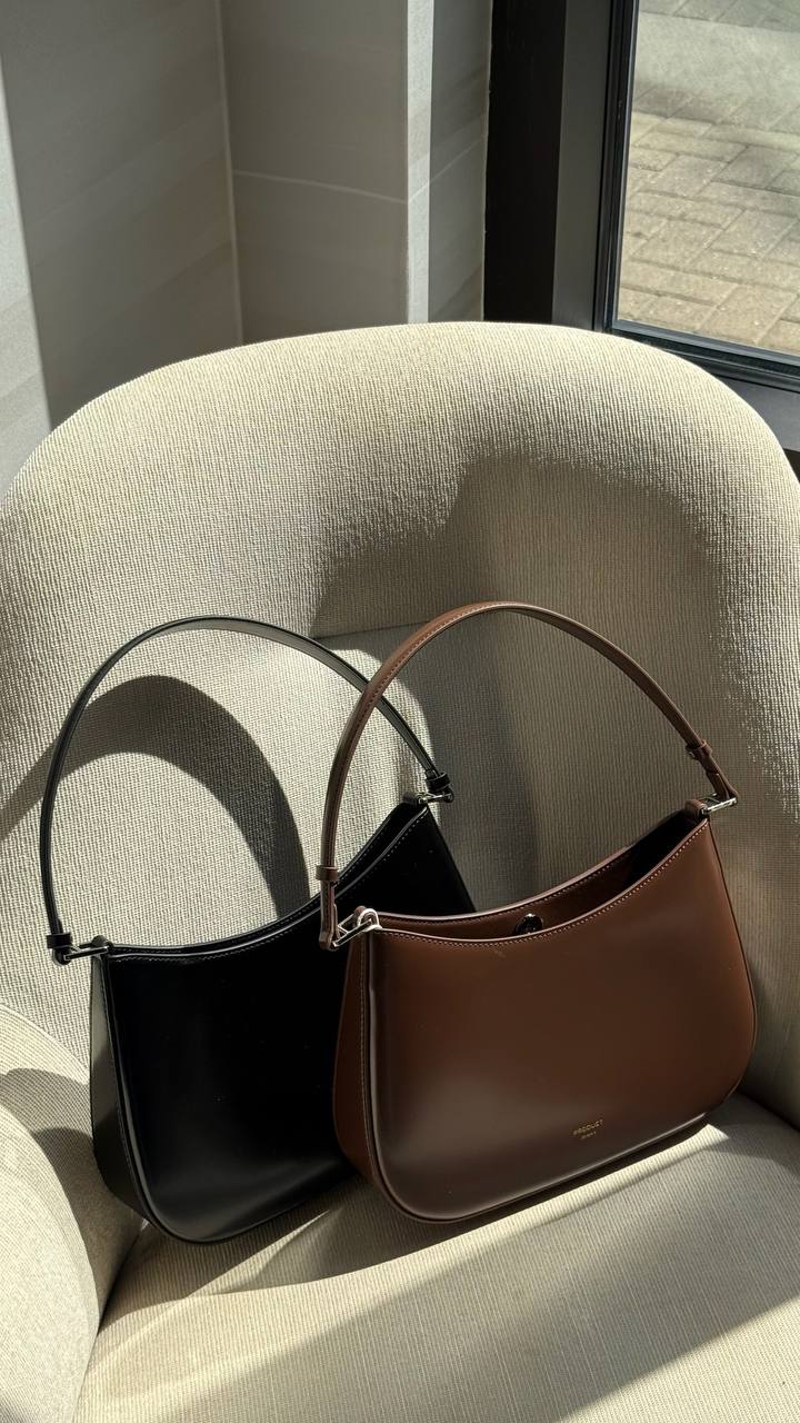 The Elegance Curve — Refined Leather Bag for Timeless Style