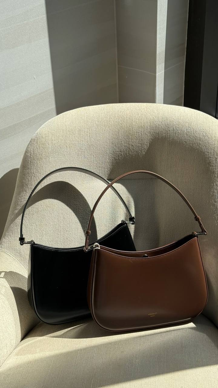 The Elegance Curve — Refined Leather Bag for Timeless Style
