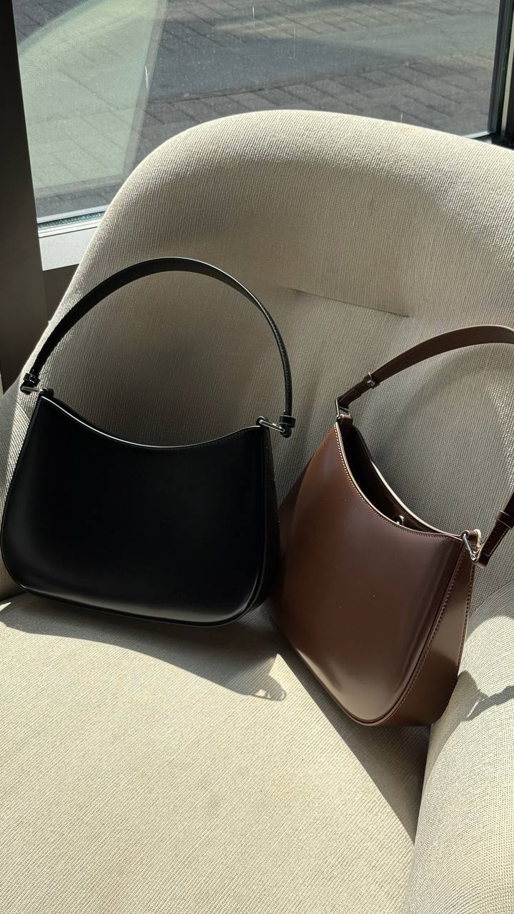 The Elegance Curve — Refined Leather Bag for Timeless Style