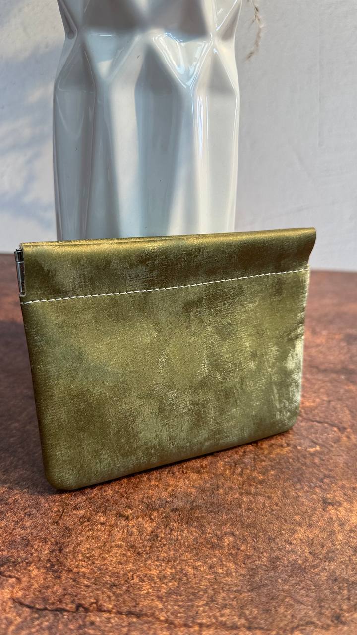 EliteSilk— Premium Card Holder