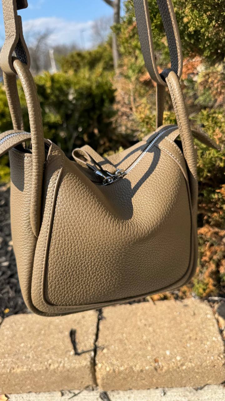 FormaLux | Premium Pebbled Leather Shoulder Bag