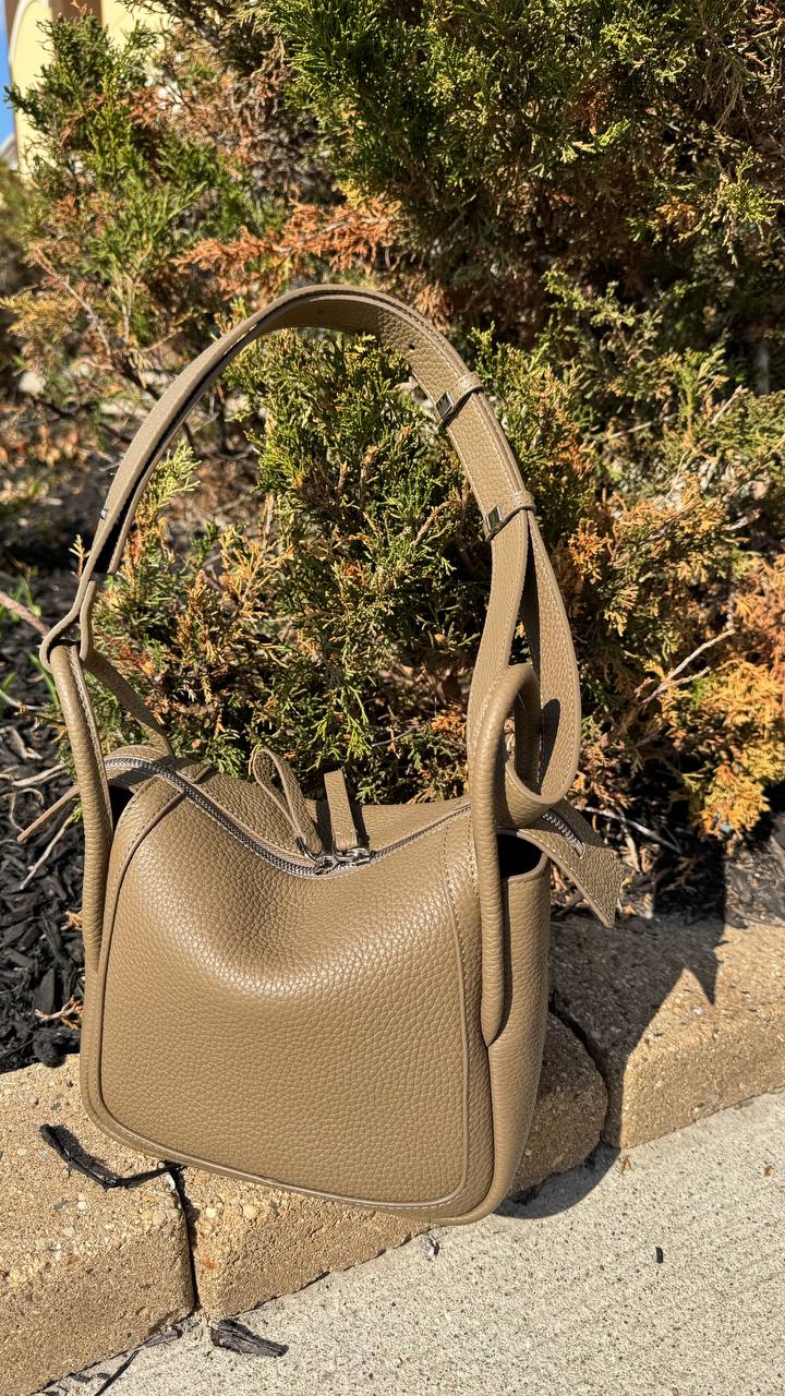 FormaLux | Premium Pebbled Leather Shoulder Bag