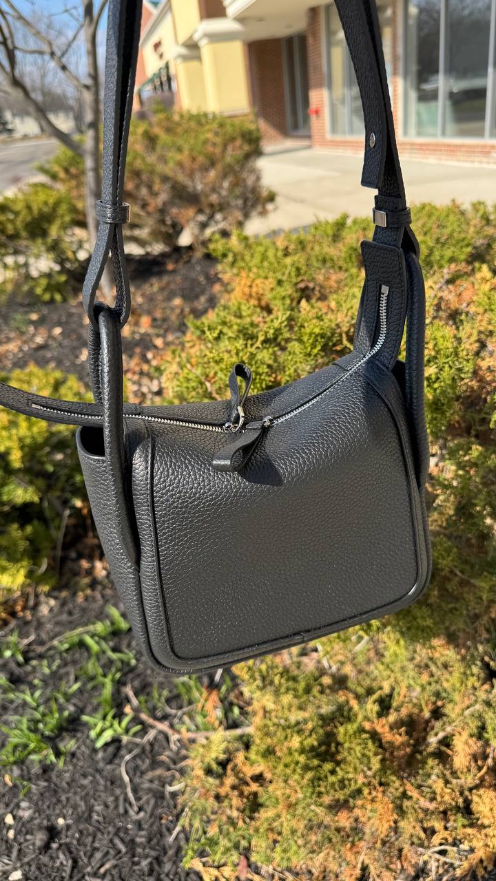 FormaLux | Premium Pebbled Leather Shoulder Bag