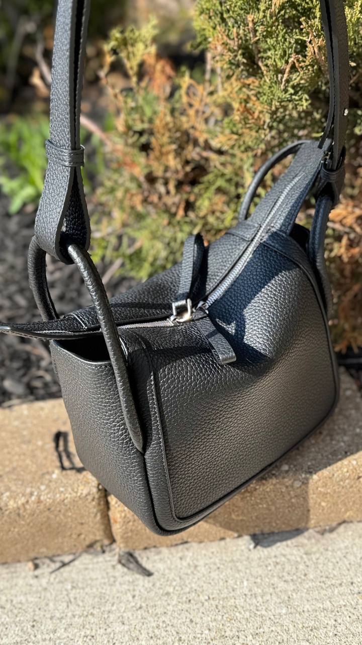 FormaLux | Premium Pebbled Leather Shoulder Bag