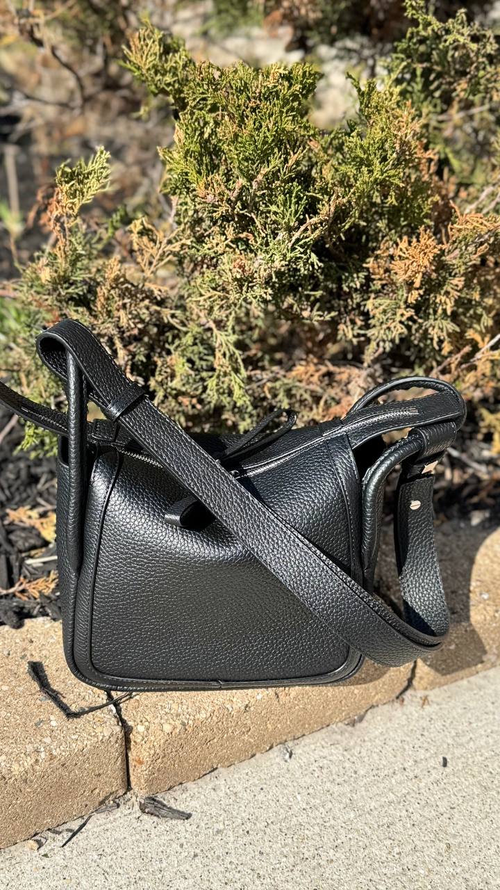 FormaLux | Premium Pebbled Leather Shoulder Bag