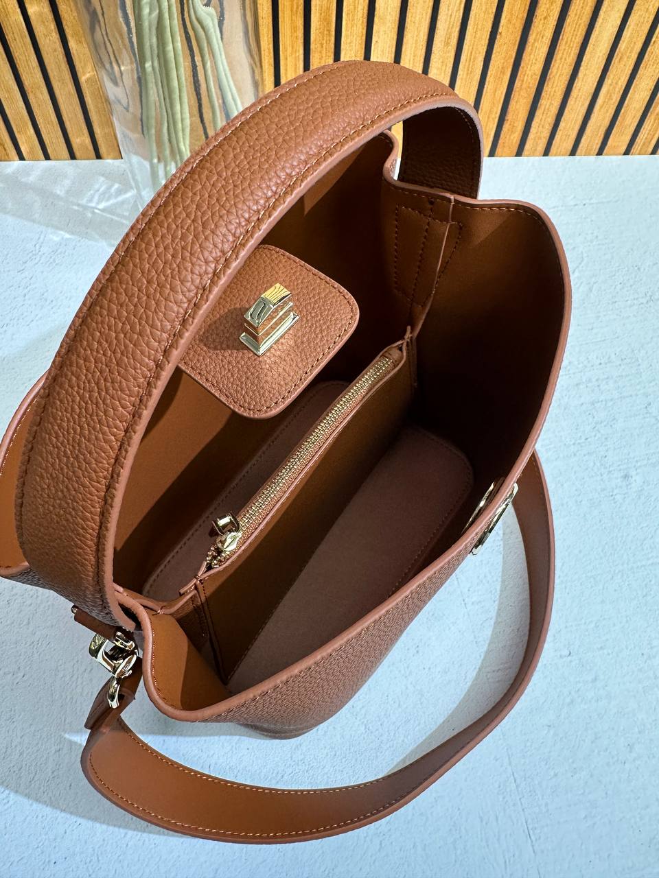 Monéva DuoLeather — Genuine Grained Leather Bag with Two Straps