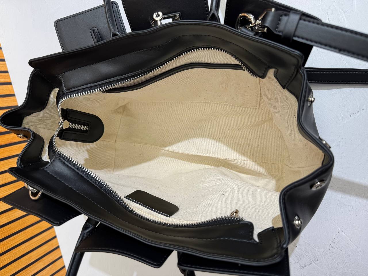“Urban Elegance” — Genuine Leather Handbag