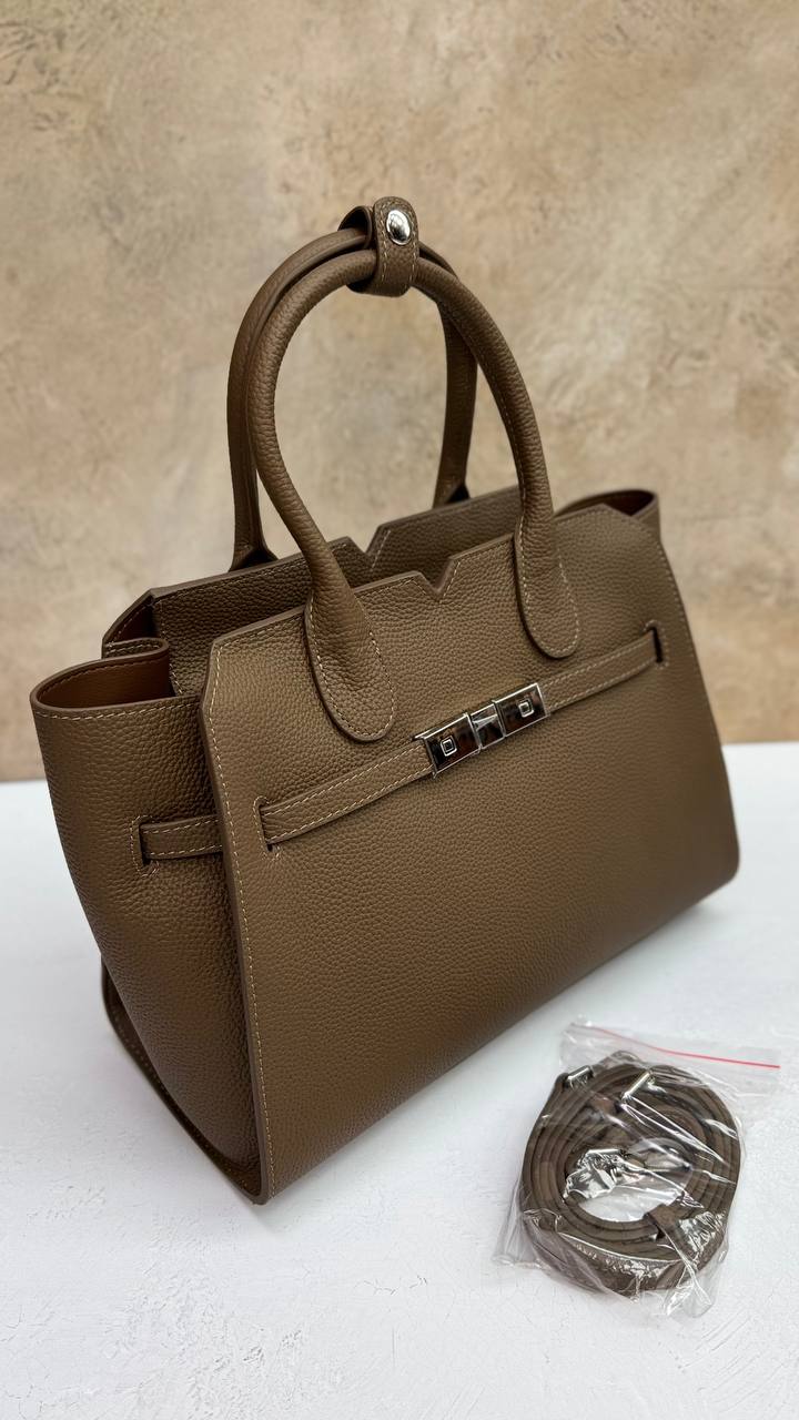 “Luna Classica” Bag — Genuine Leather, Premium Hardware, Timeless Elegance