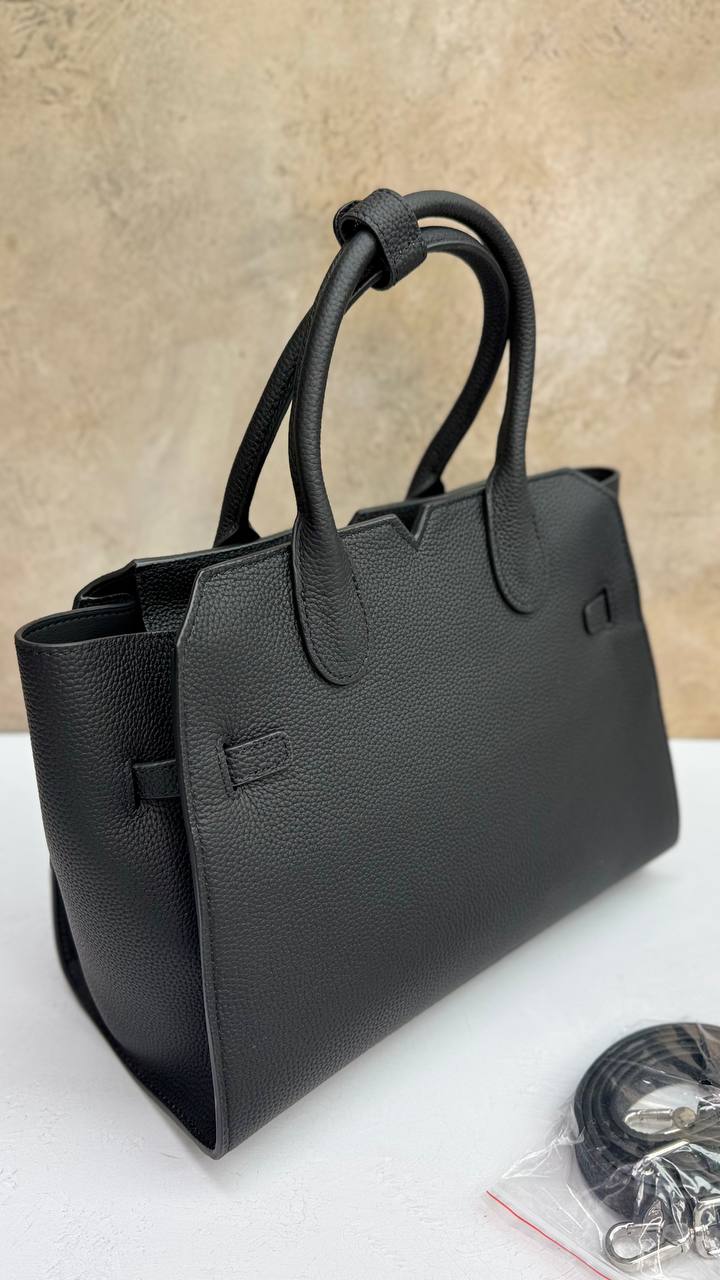 “Luna Classica” Bag — Genuine Leather, Premium Hardware, Timeless Elegance