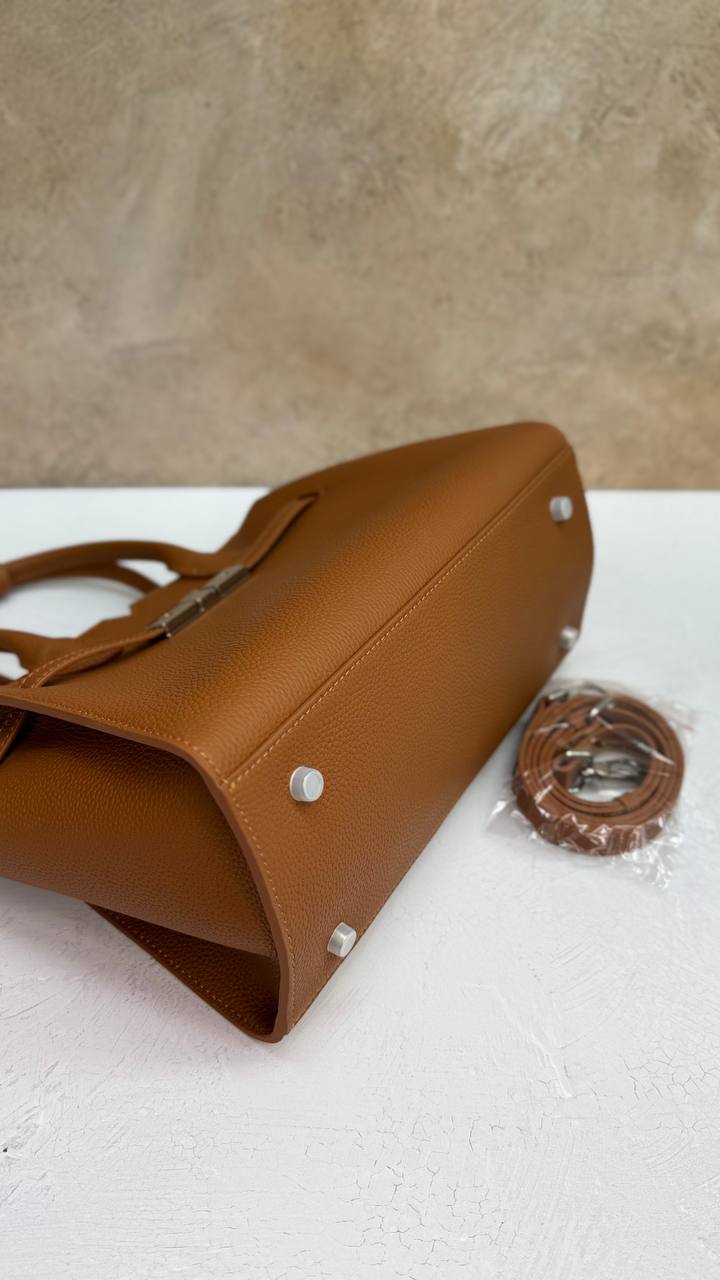 “Luna Classica” Bag — Genuine Leather, Premium Hardware, Timeless Elegance