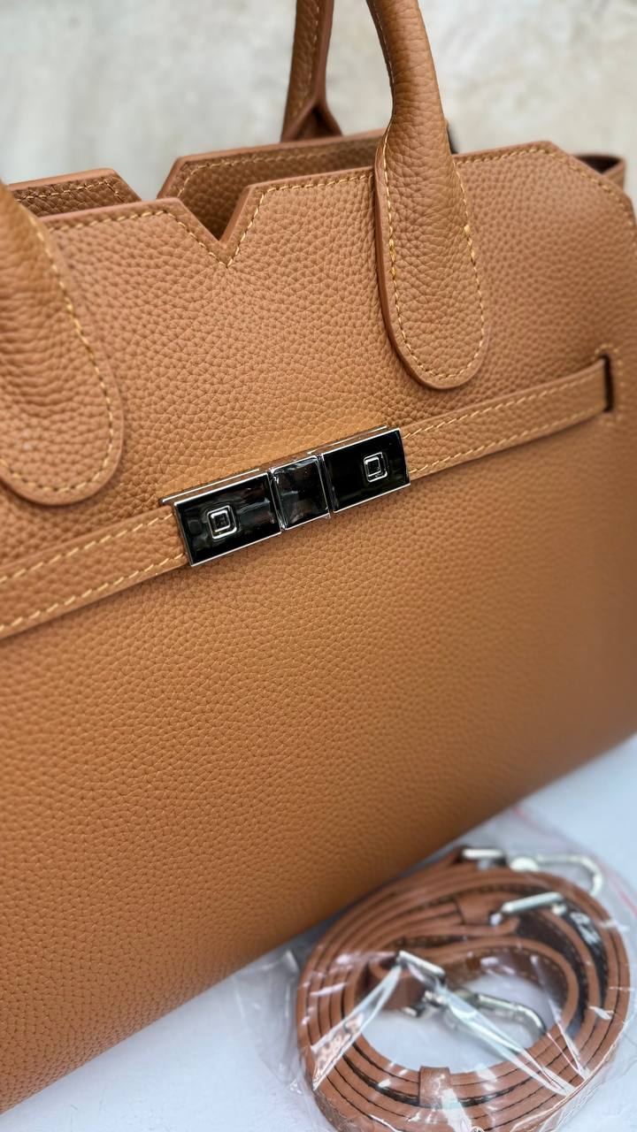“Luna Classica” Bag — Genuine Leather, Premium Hardware, Timeless Elegance