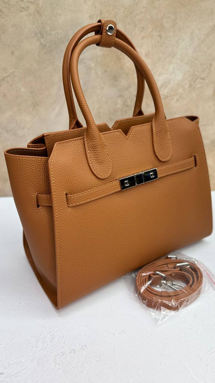 “Luna Classica” Bag — Genuine Leather, Premium Hardware, Timeless Elegance