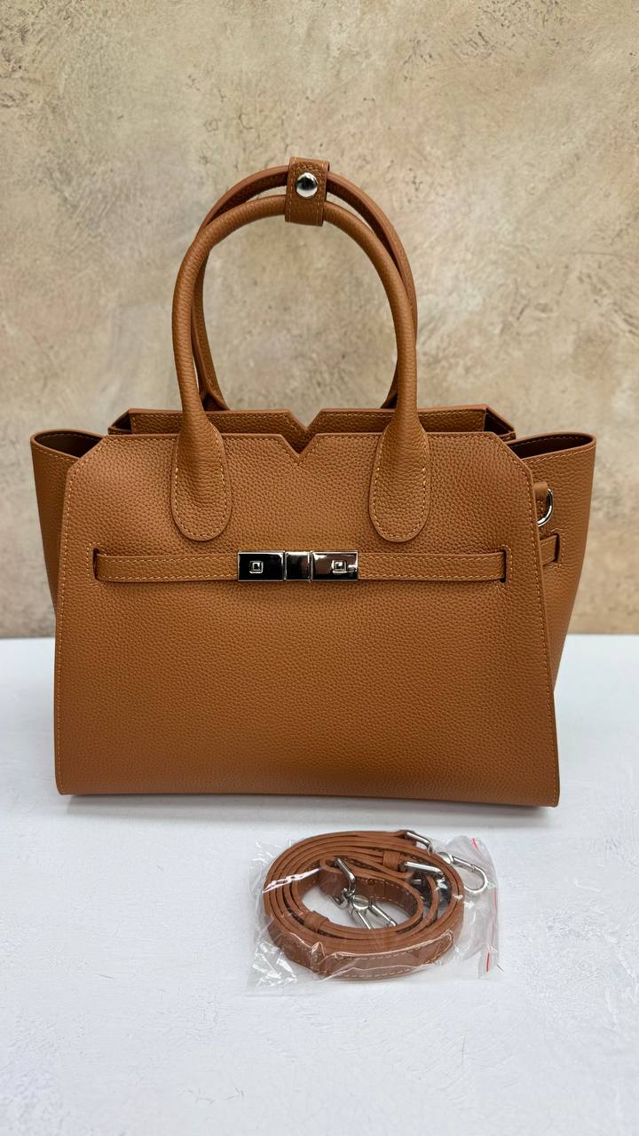 “Luna Classica” Bag — Genuine Leather, Premium Hardware, Timeless Elegance