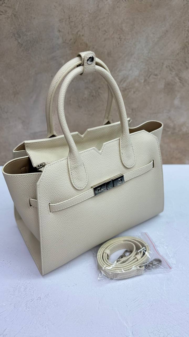 “Luna Classica” Bag — Genuine Leather, Premium Hardware, Timeless Elegance