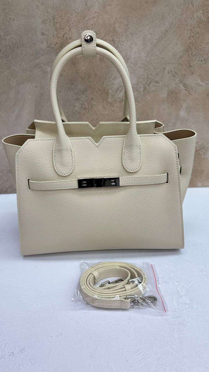 “Luna Classica” Bag — Genuine Leather, Premium Hardware, Timeless Elegance