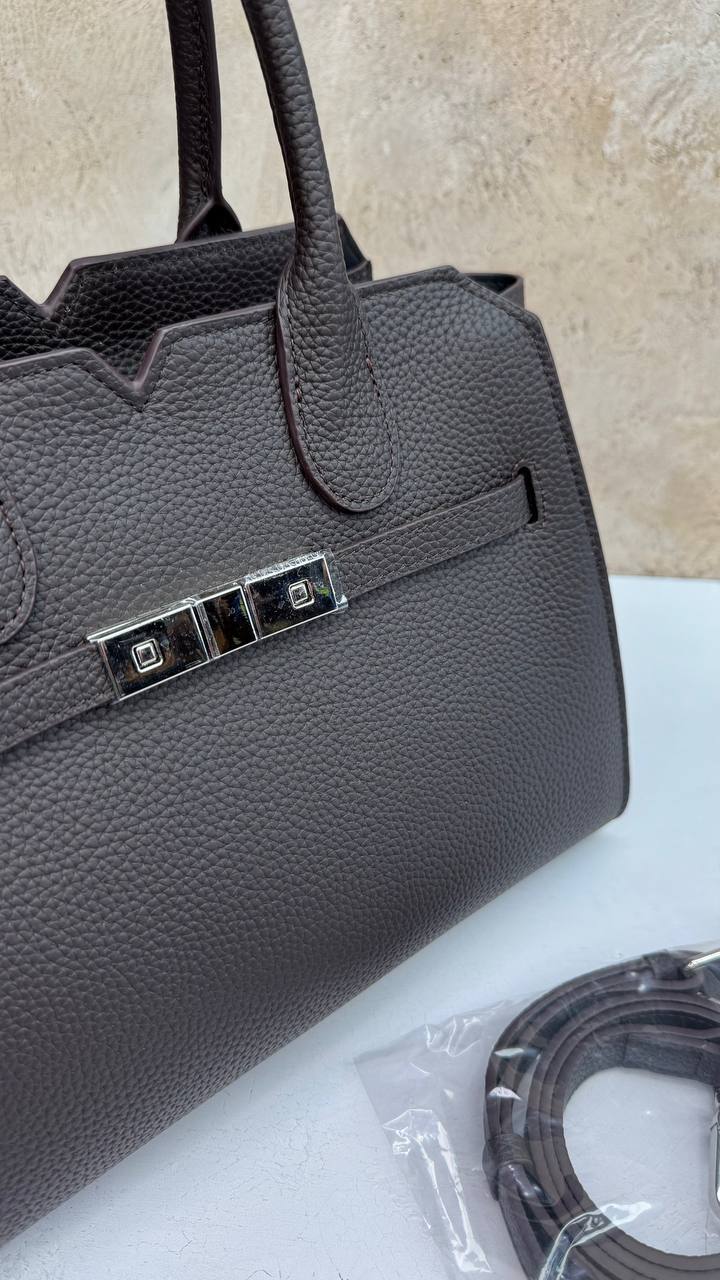 “Luna Classica” Bag — Genuine Leather, Premium Hardware, Timeless Elegance