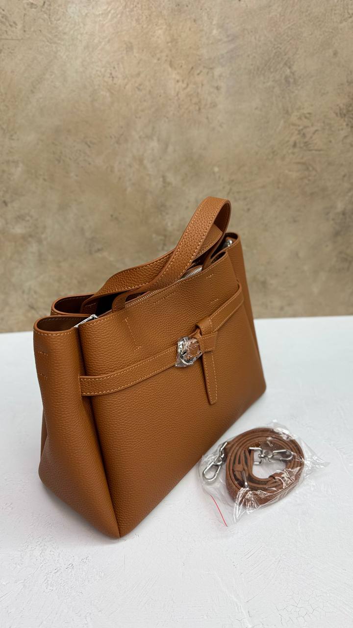 Urban Luxe Tote — Grain Leather Elegance &amp; Everyday Functionality