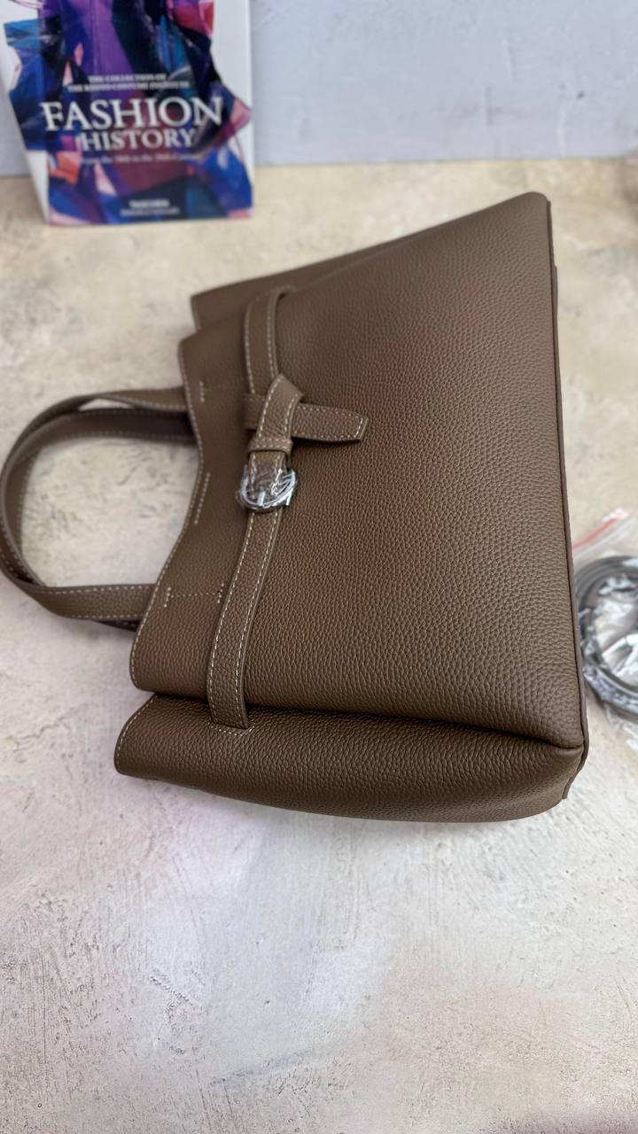 Urban Luxe Tote — Grain Leather Elegance &amp; Everyday Functionality