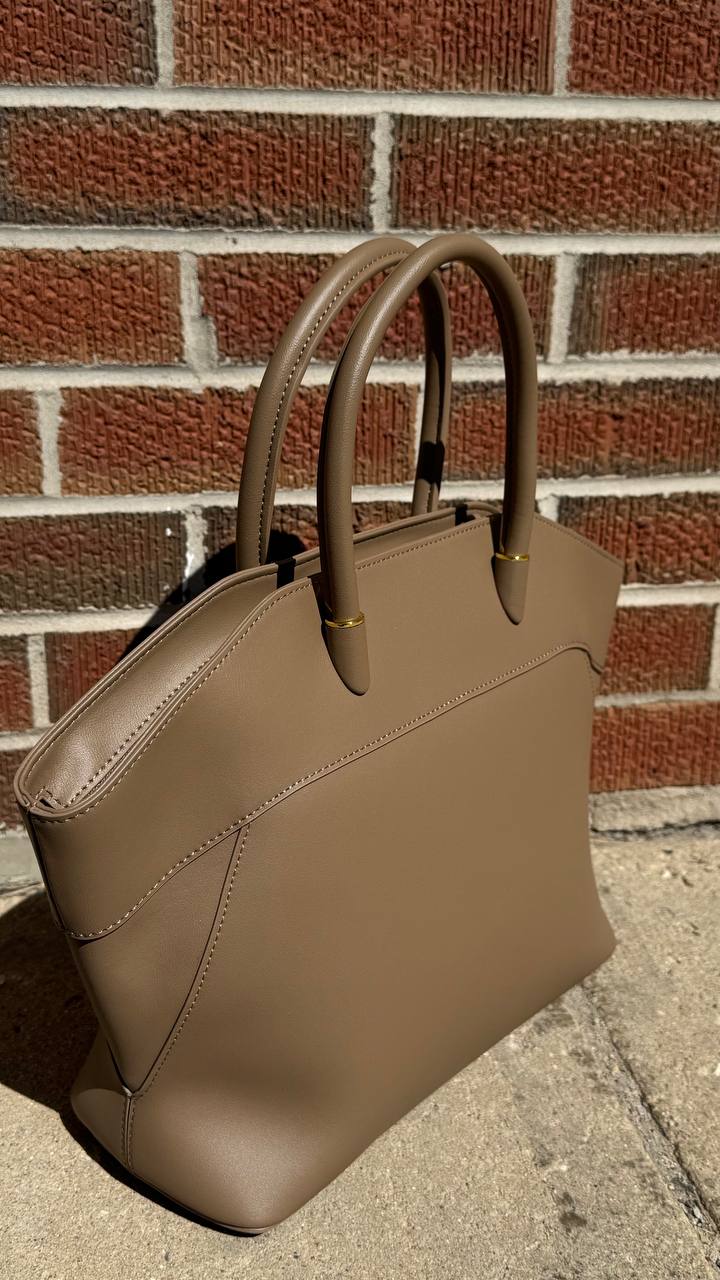 Gleam Luxe — Genuine Leather Tote Bag with a Metallic Shine ✨