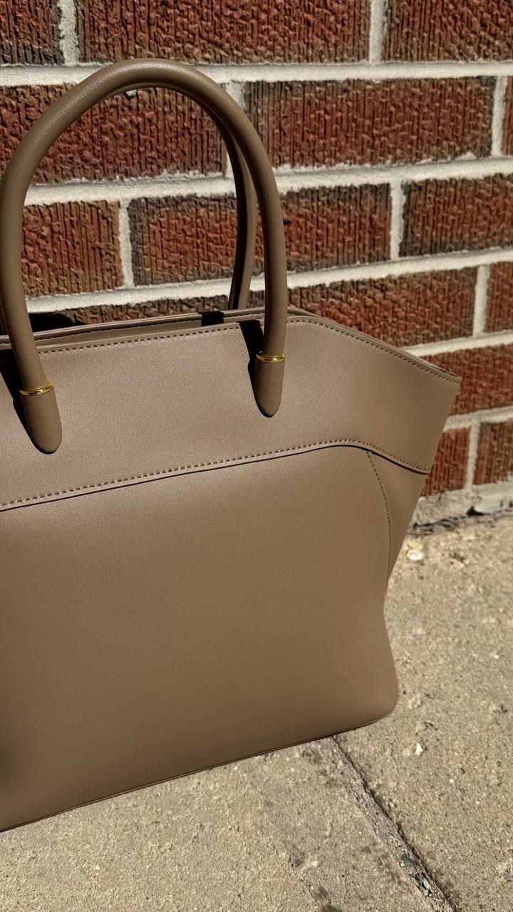 Gleam Luxe — Genuine Leather Tote Bag with a Metallic Shine ✨