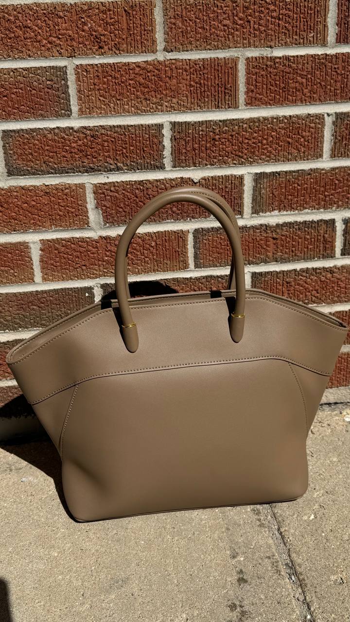 Gleam Luxe — Genuine Leather Tote Bag with a Metallic Shine ✨