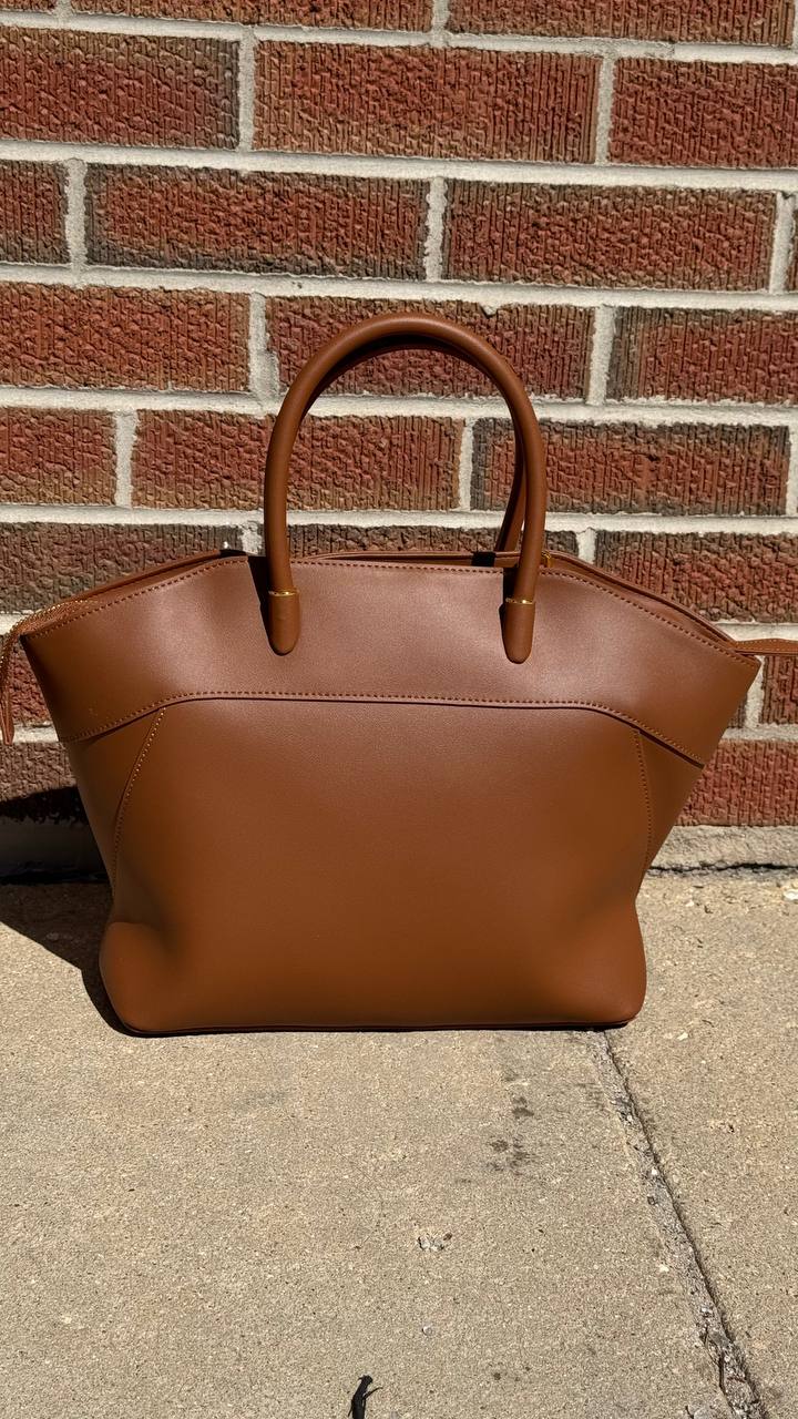 Gleam Luxe — Genuine Leather Tote Bag with a Metallic Shine ✨
