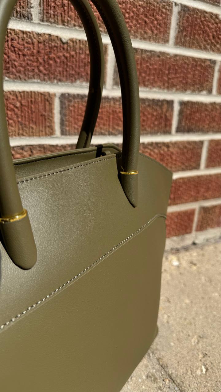 Gleam Luxe — Genuine Leather Tote Bag with a Metallic Shine ✨