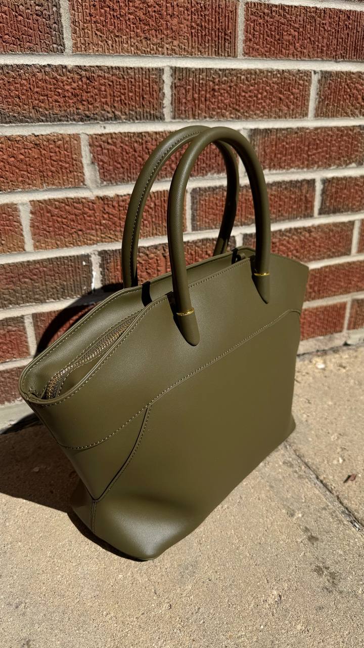 Gleam Luxe — Genuine Leather Tote Bag with a Metallic Shine ✨