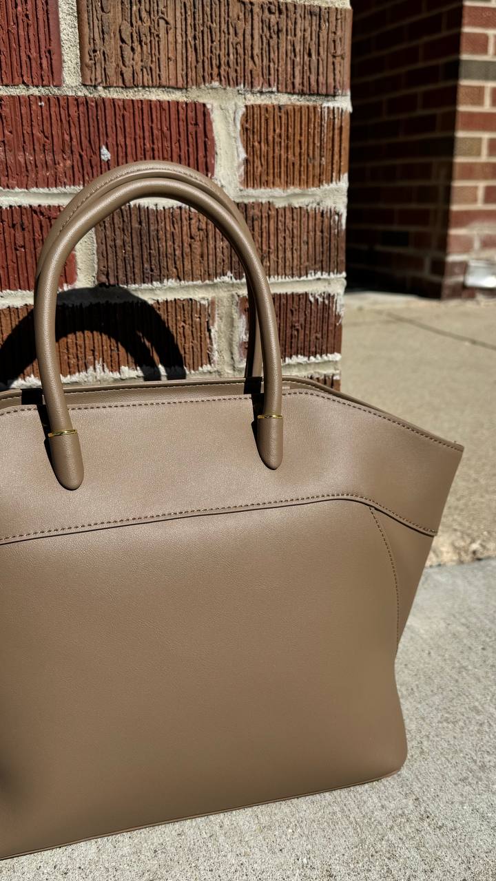 Gleam Luxe — Genuine Leather Tote Bag with a Metallic Shine ✨