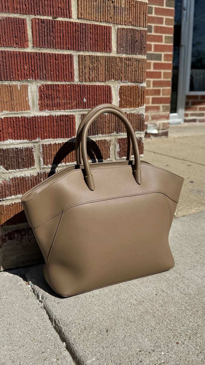 Gleam Luxe — Genuine Leather Tote Bag with a Metallic Shine ✨
