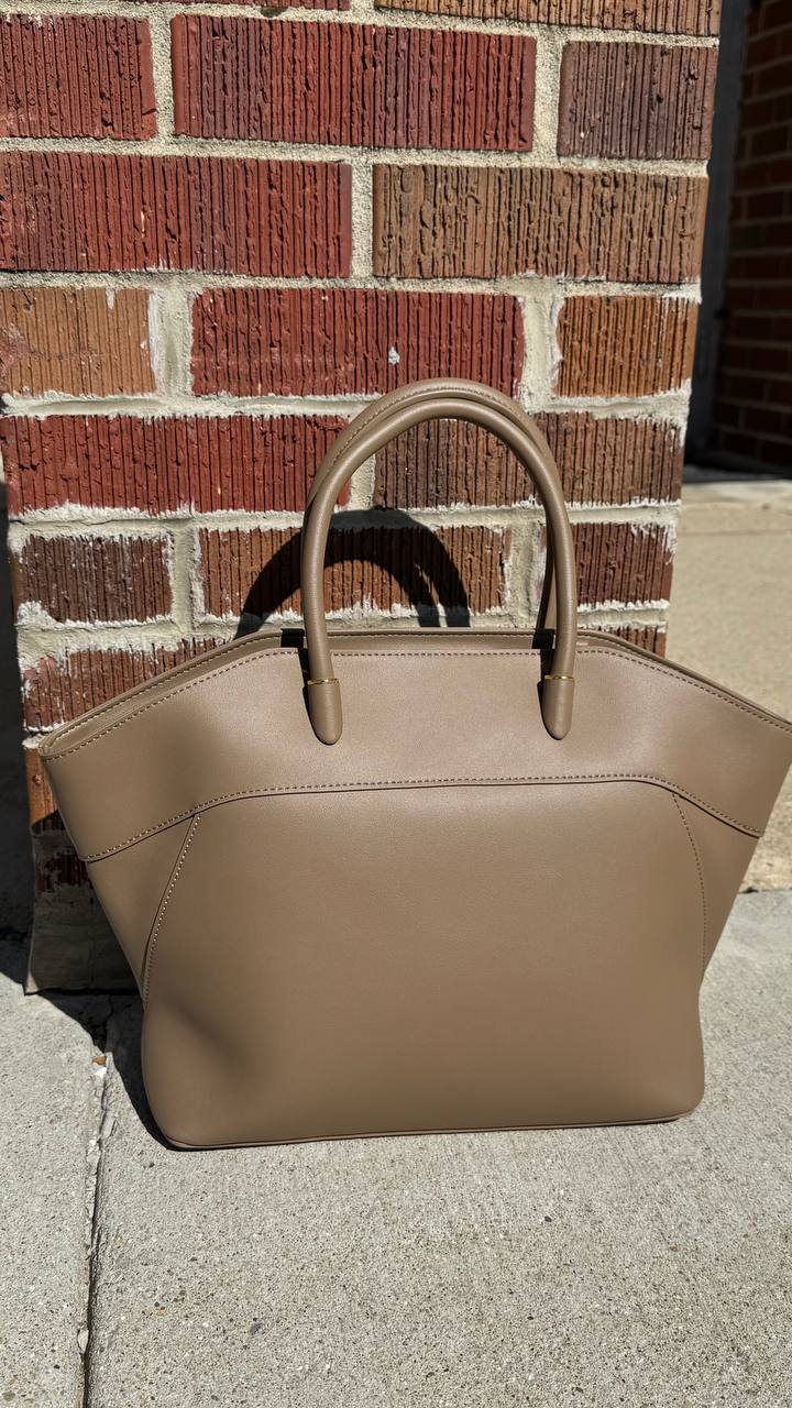 Gleam Luxe — Genuine Leather Tote Bag with a Metallic Shine ✨
