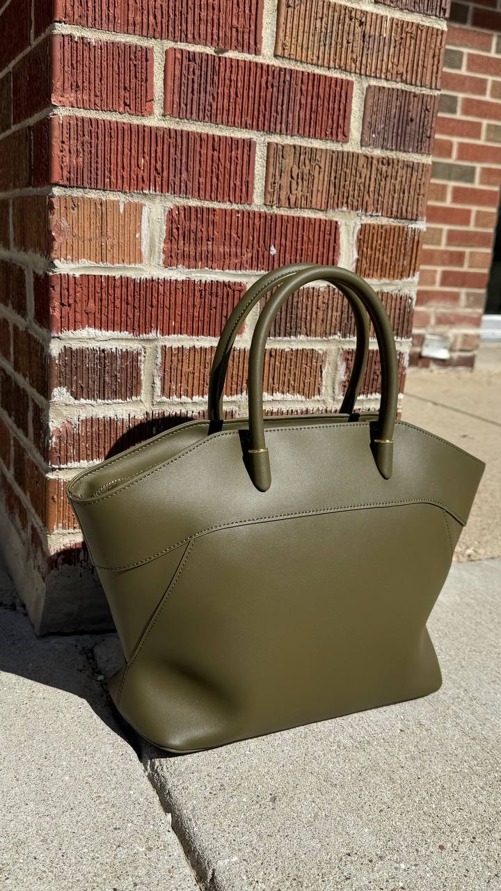 Gleam Luxe — Genuine Leather Tote Bag with a Metallic Shine ✨