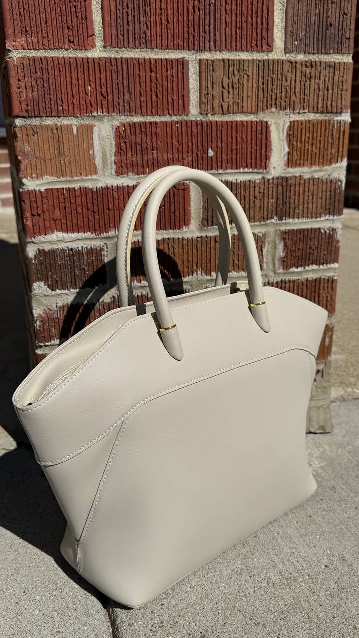 Gleam Luxe — Genuine Leather Tote Bag with a Metallic Shine ✨