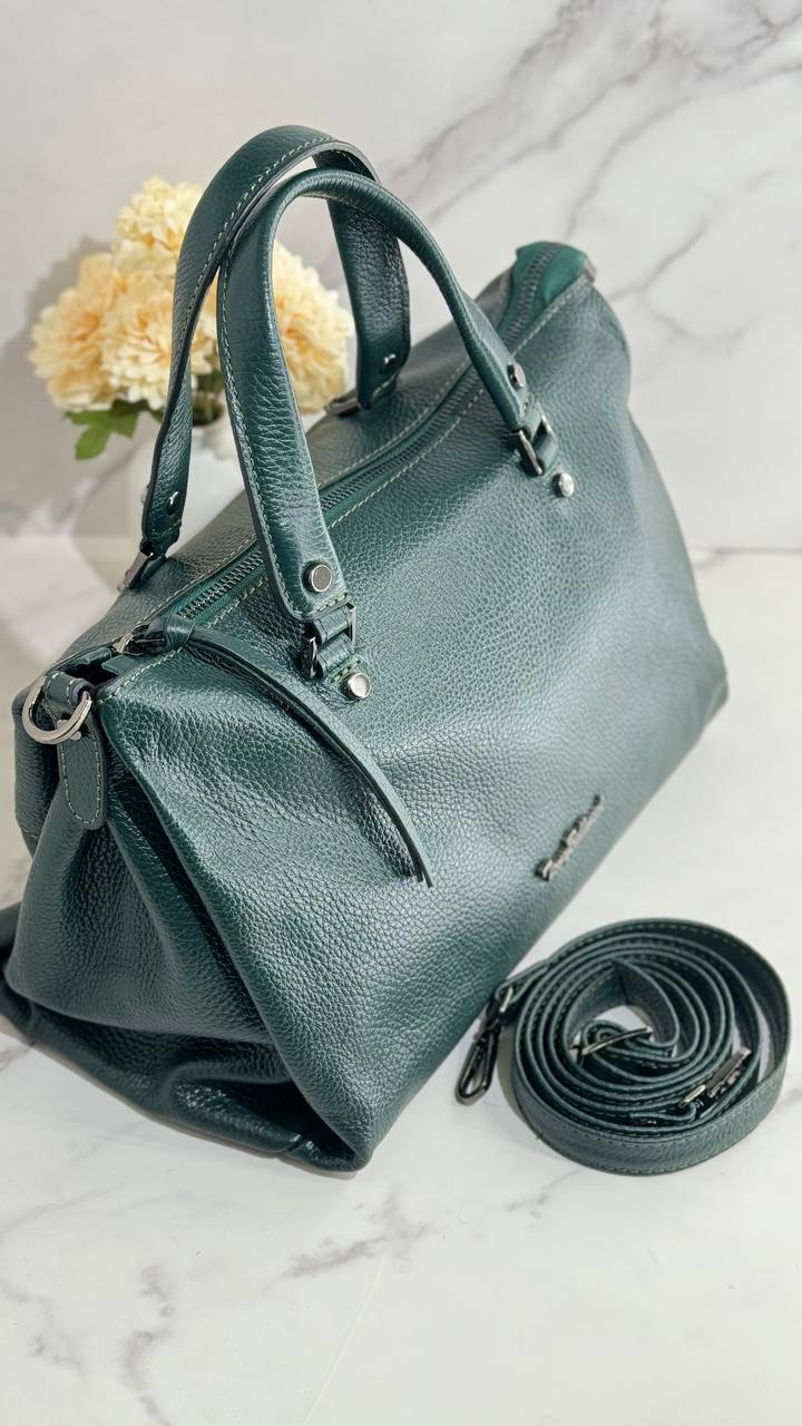 Emerald Grace: The Perfect Fusion of Elegance and Functionality