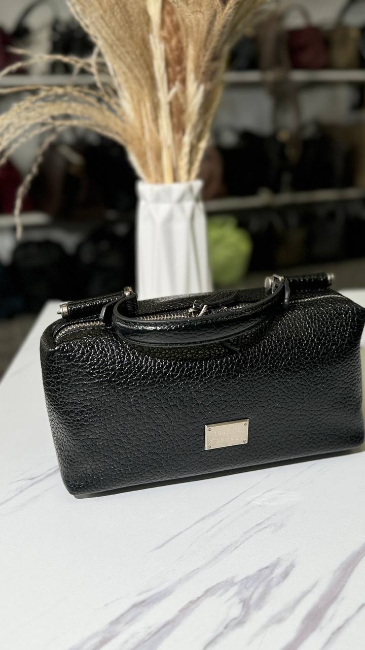 Urban Chic – Stylish Eco-Leather Bag with a Long Strap