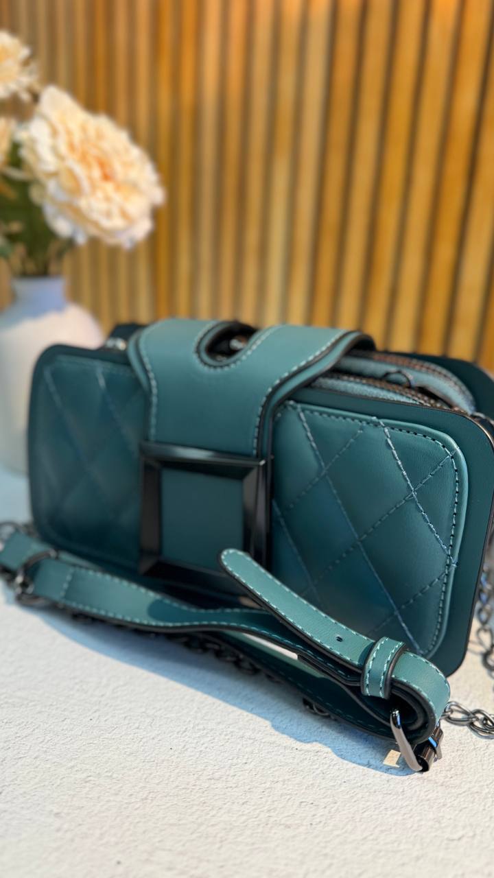 VERITE NOUVELLE Handbag – The Art of a New Style