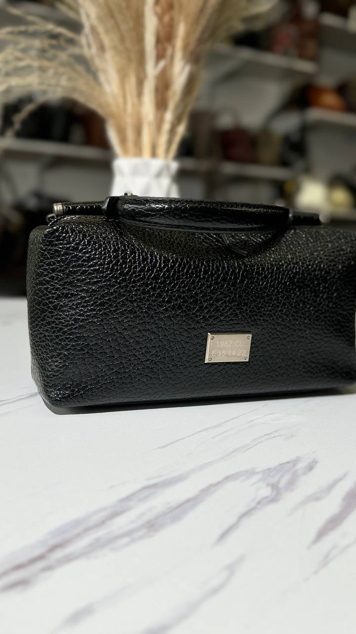 Urban Chic – Stylish Eco-Leather Bag with a Long Strap
