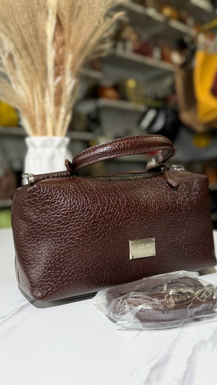 Urban Chic – Stylish Eco-Leather Bag with a Long Strap