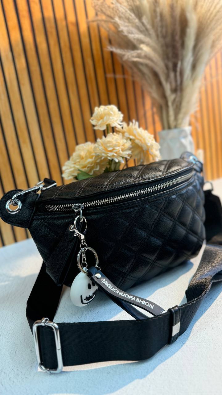 “Urban Luxe: Elegant Leather Crossbody Bag for the Stylish and Active”