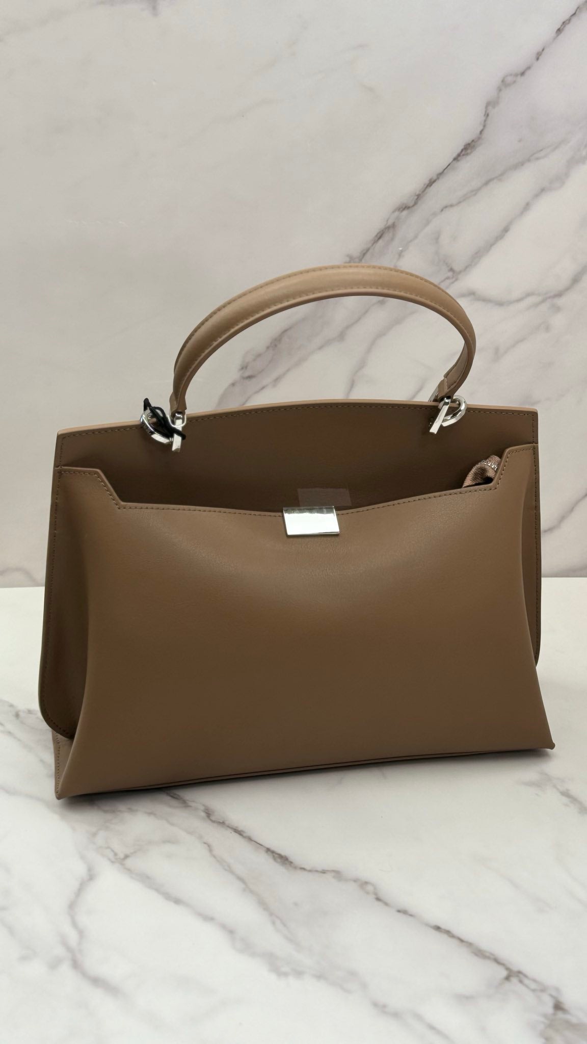 “Executive Chic” — Genuine Leather Bag
