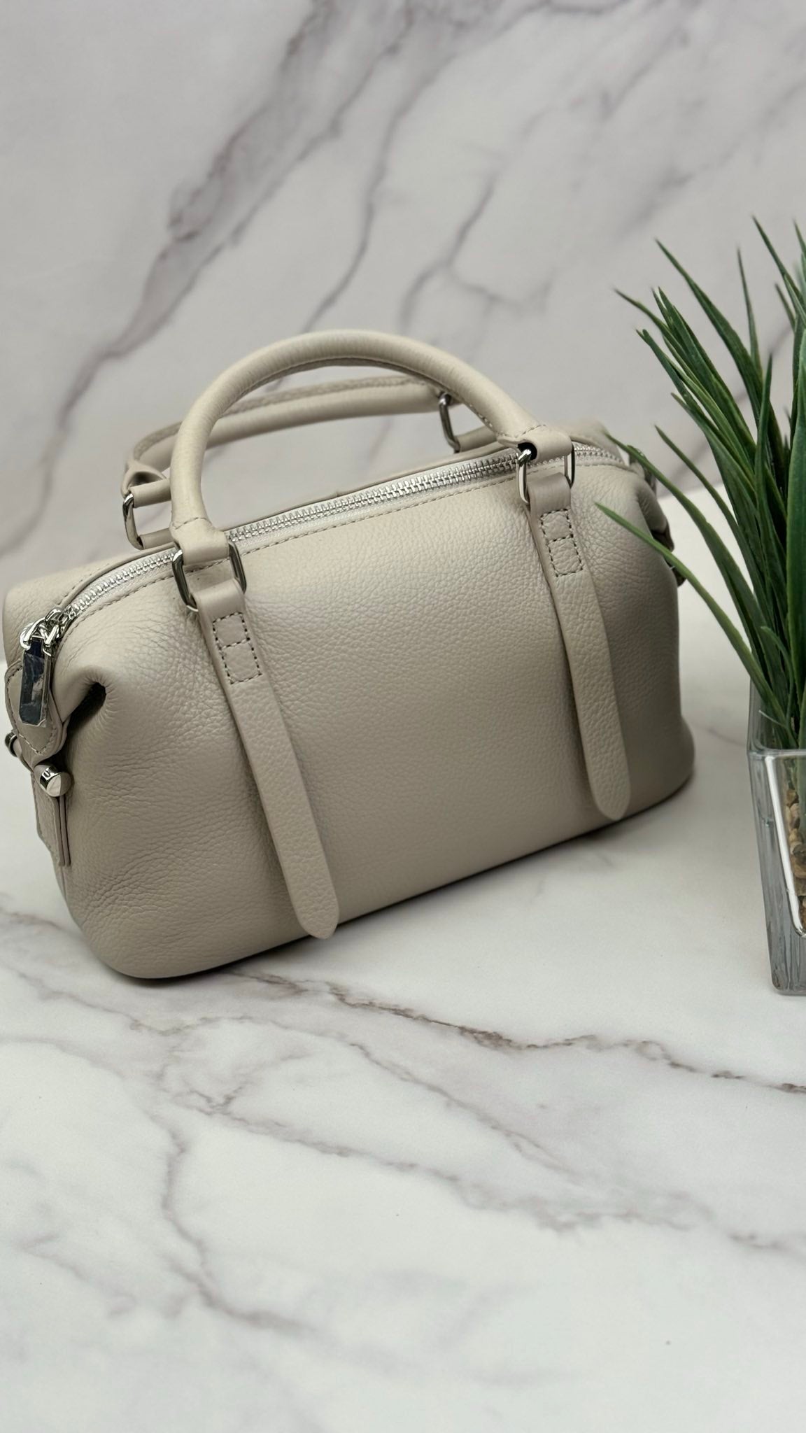 “Moderna” — leather bag for everyday style