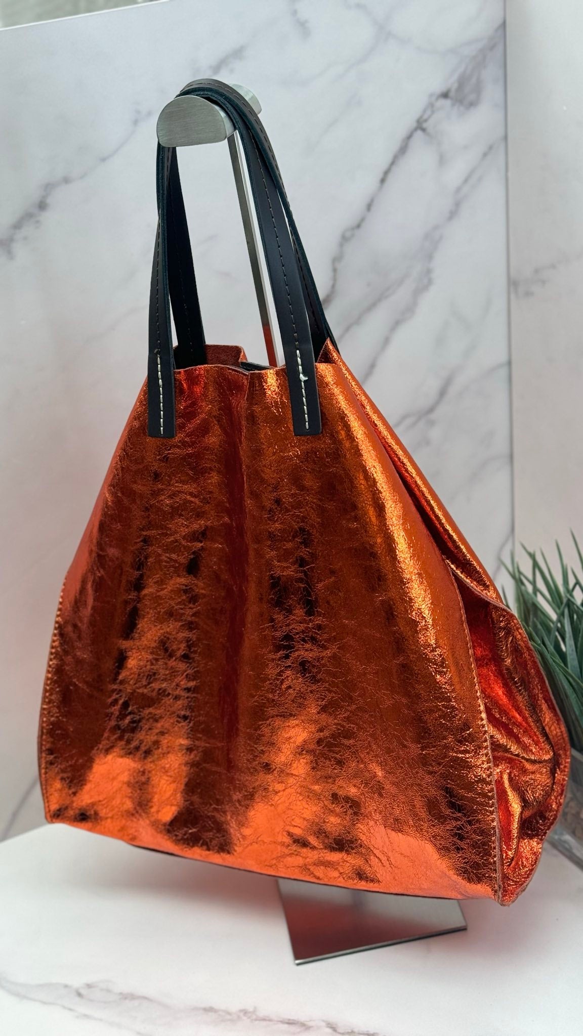 Gleam — Elegant Leather Shoppers